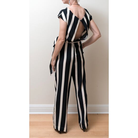 Flynn Skye Cap Sleeve Downtown Crepe Jumper in Black & Off White - Picture 2 of 4